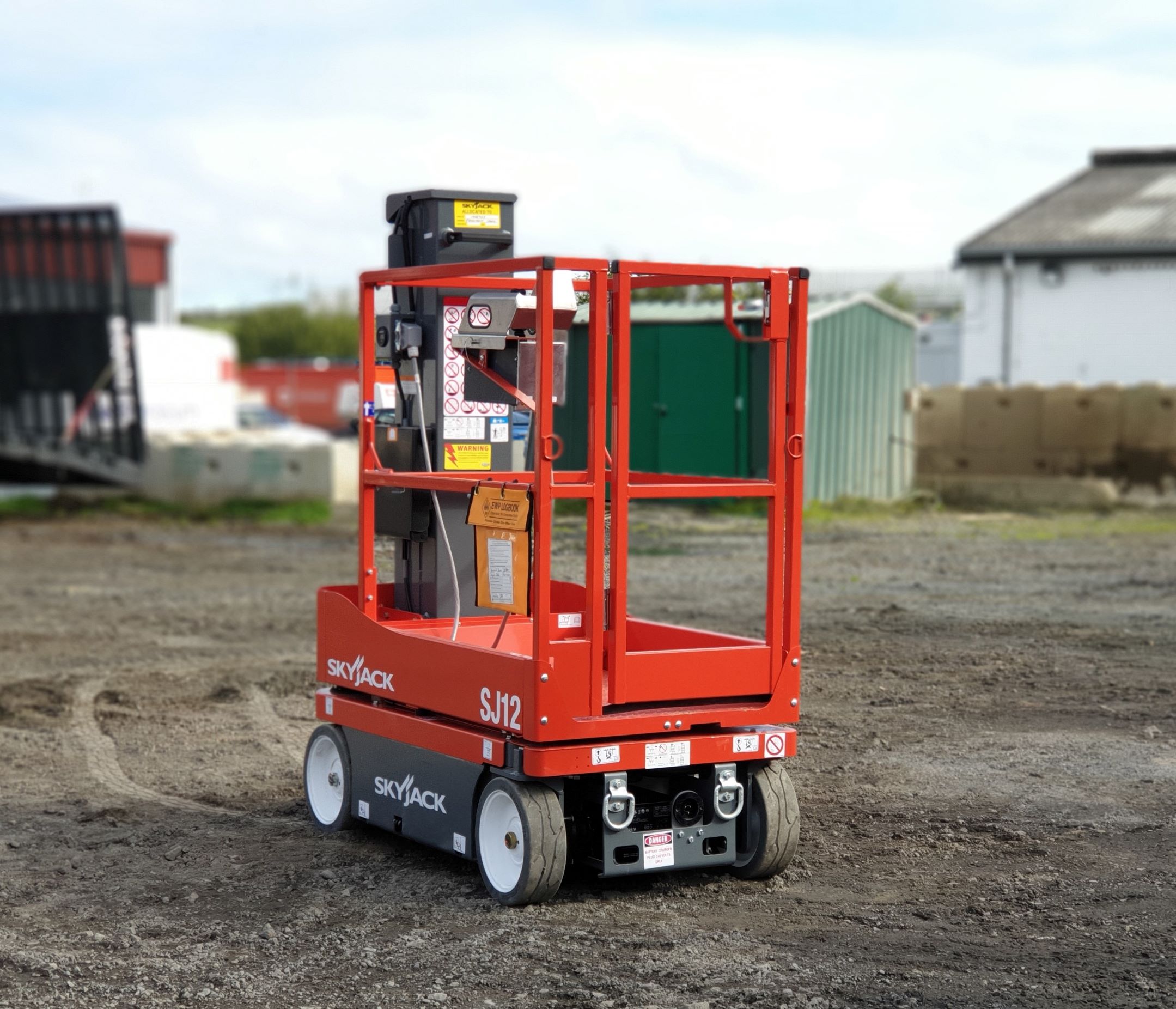 5.65m Mast Lift for hire in Auckland