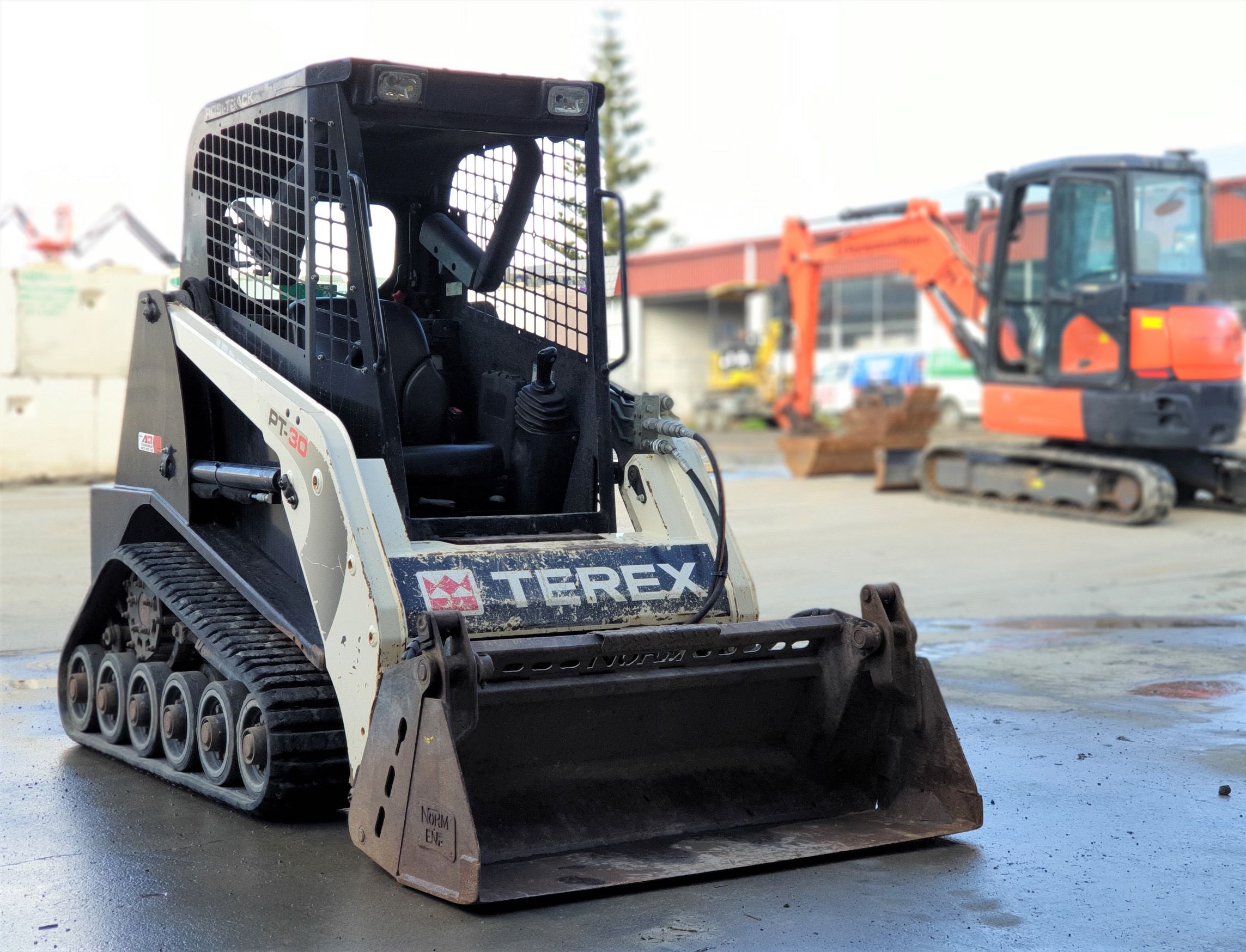 1.6–1.8T Tracked Skid Steer for hire in Auckland