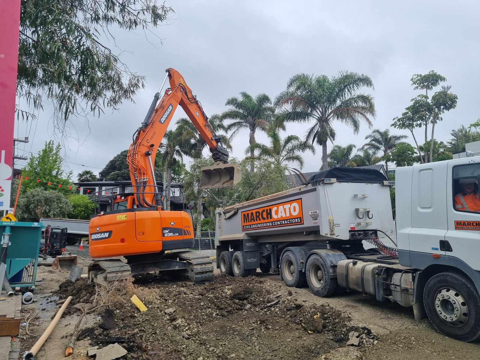 20–25T Excavator working on site